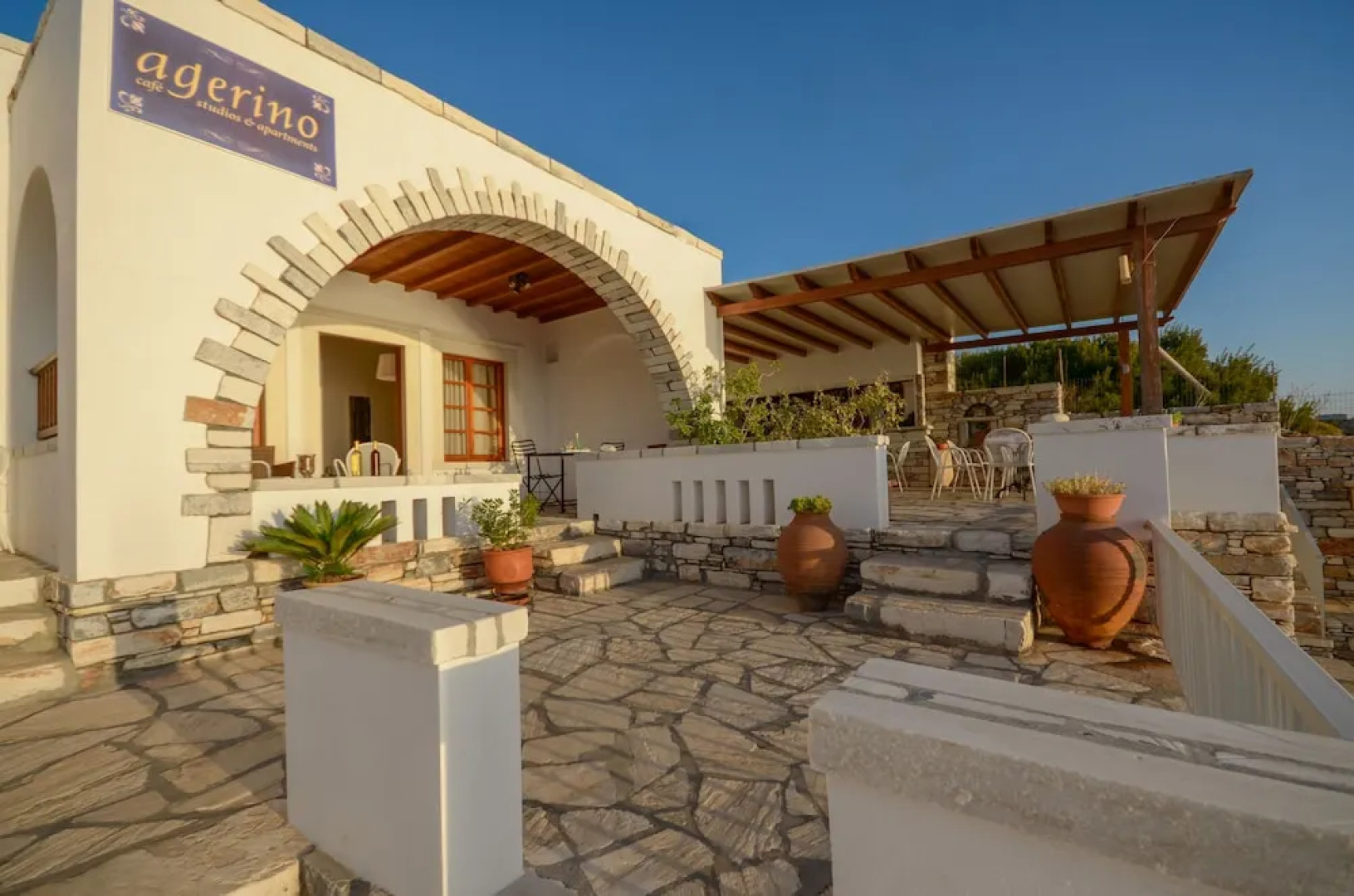 Agerino Studios & Apartments