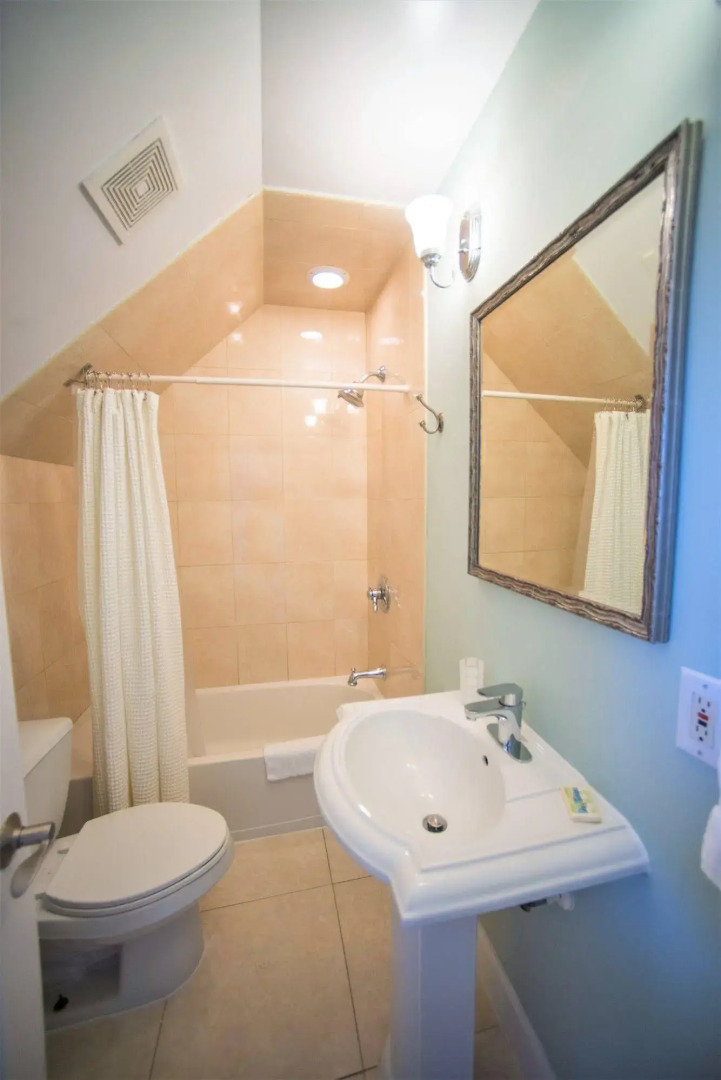 Shangri-La Boutique Bed & Breakfast