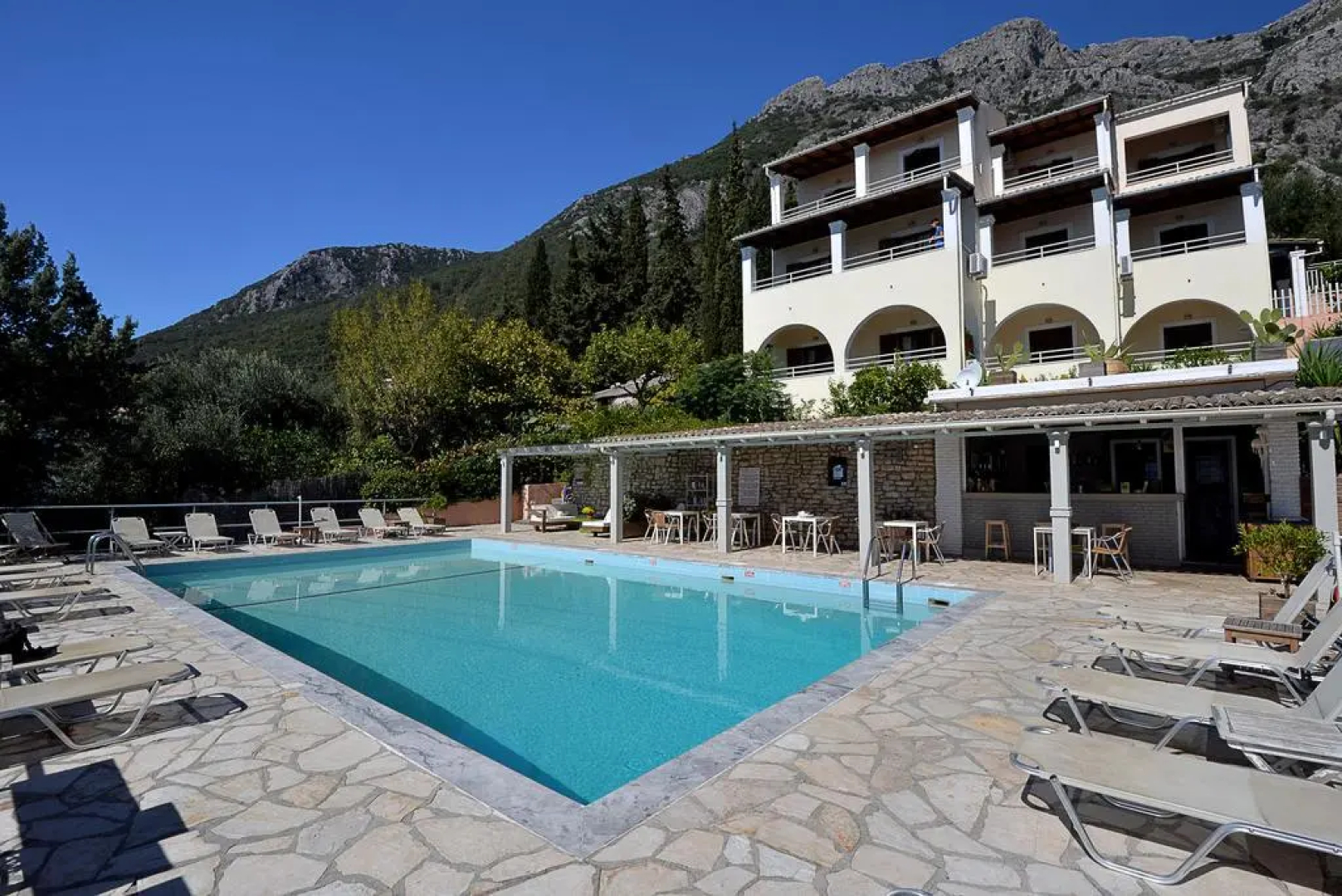Captain's Apts Barbati