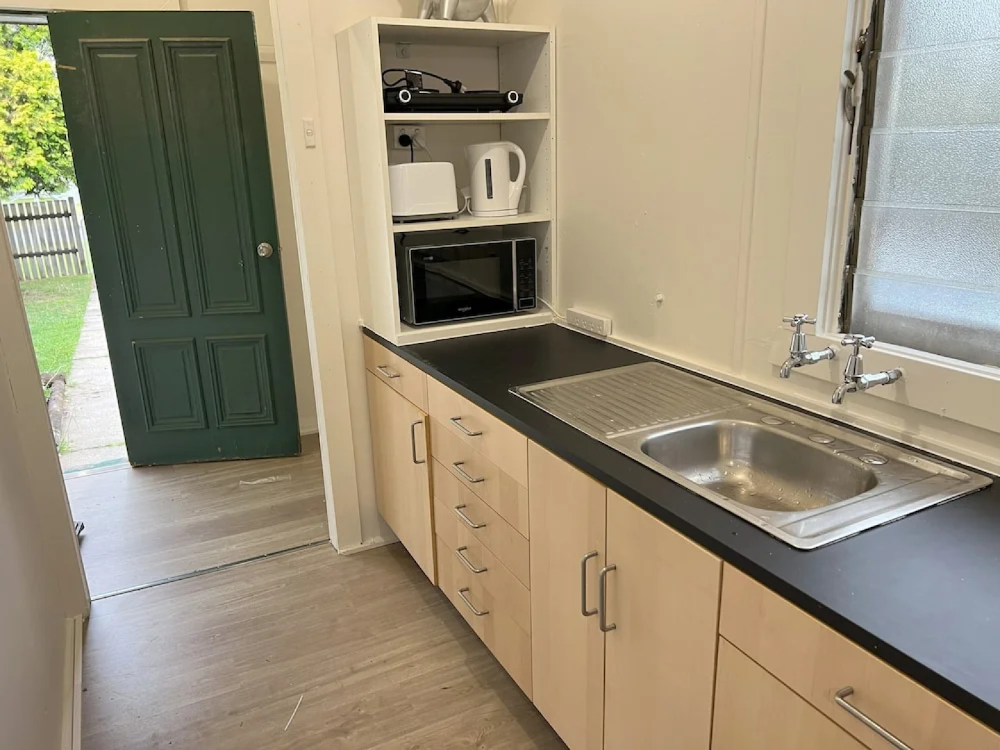 Pet Friendly 2 Bedroom Cottage with Yard