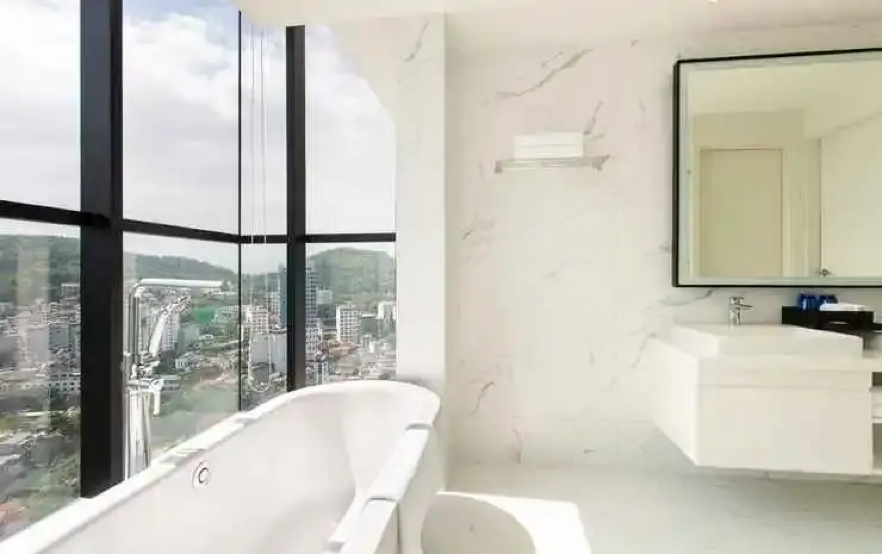 Hotel Soleil Ha Long – Trademark Collection by Wyndham