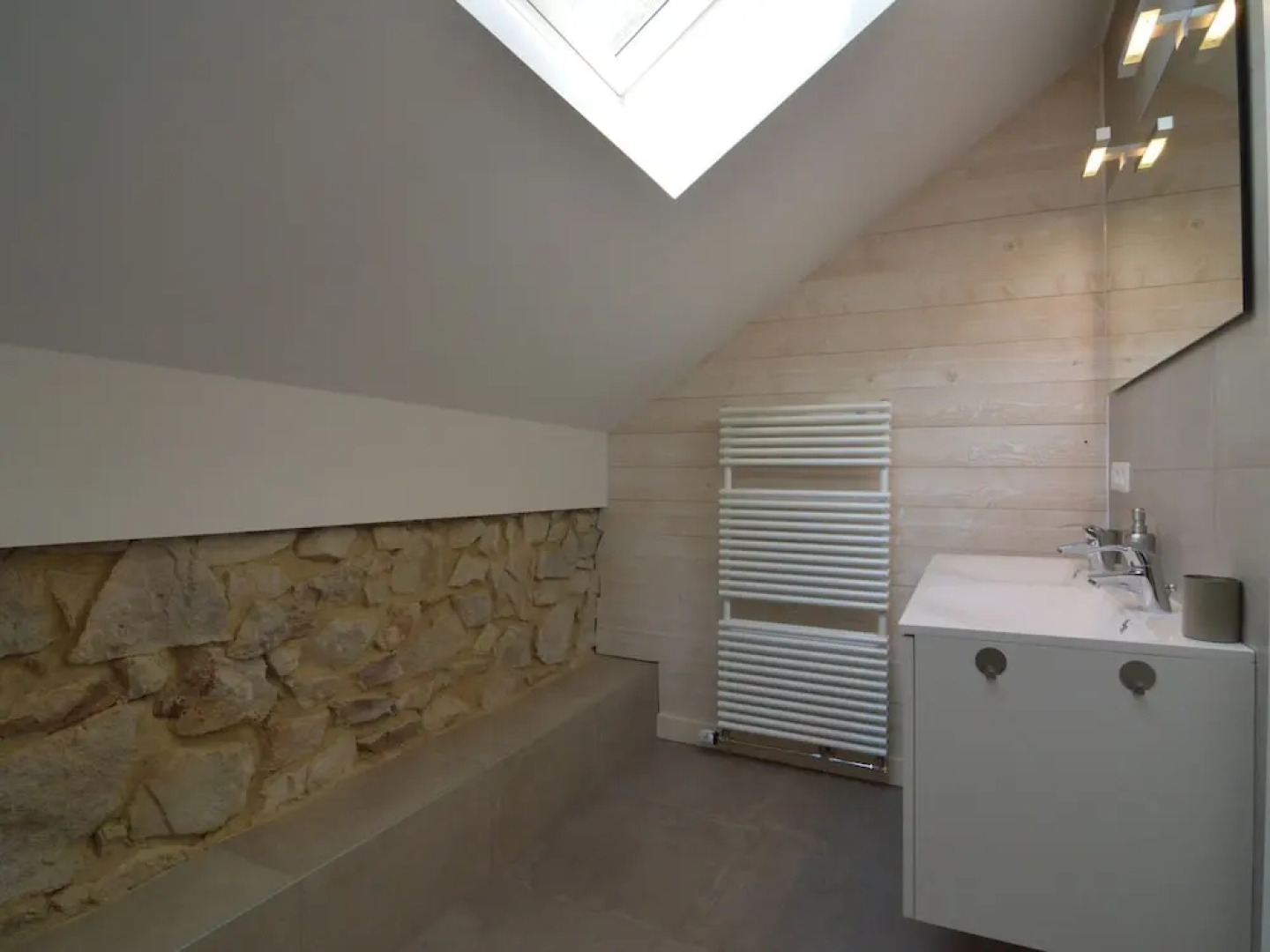 Large Holiday Home in Waimes With a Garden