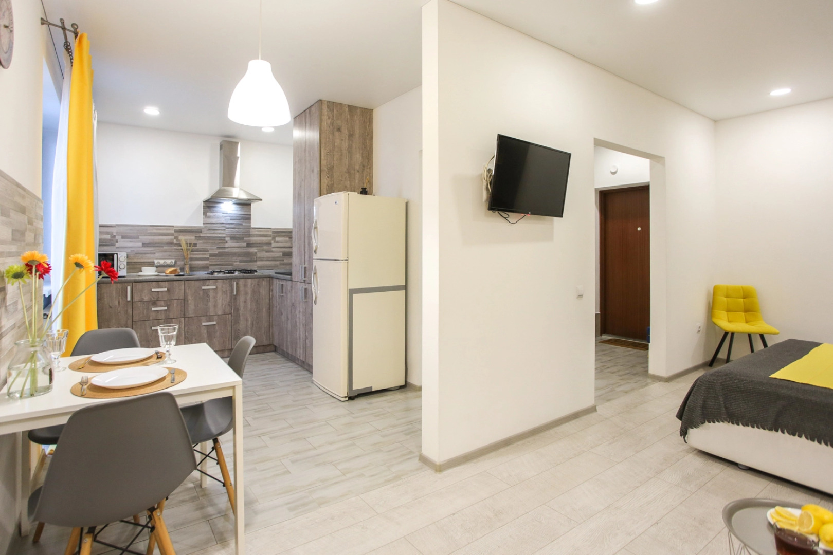 Апартаменты Апартик с выходом к озеру