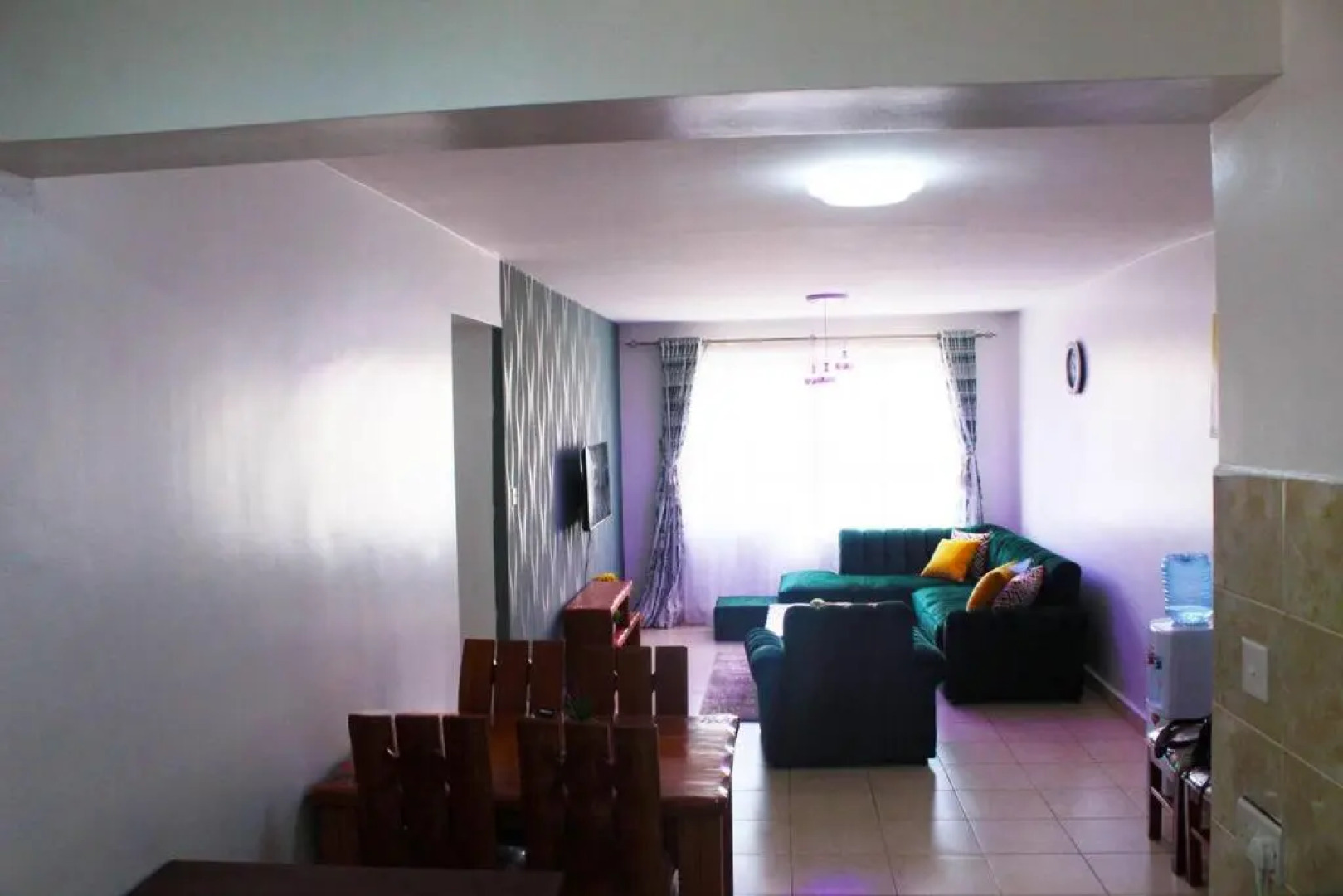 Lovely Emerald Green 3-Bedroom Apartment