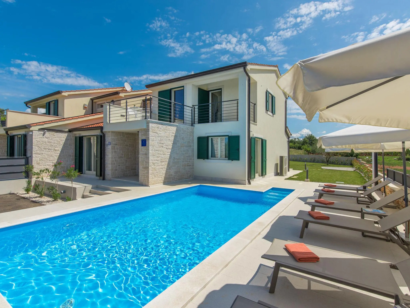 Holiday House  with private pool in a quiet location with garden and grill