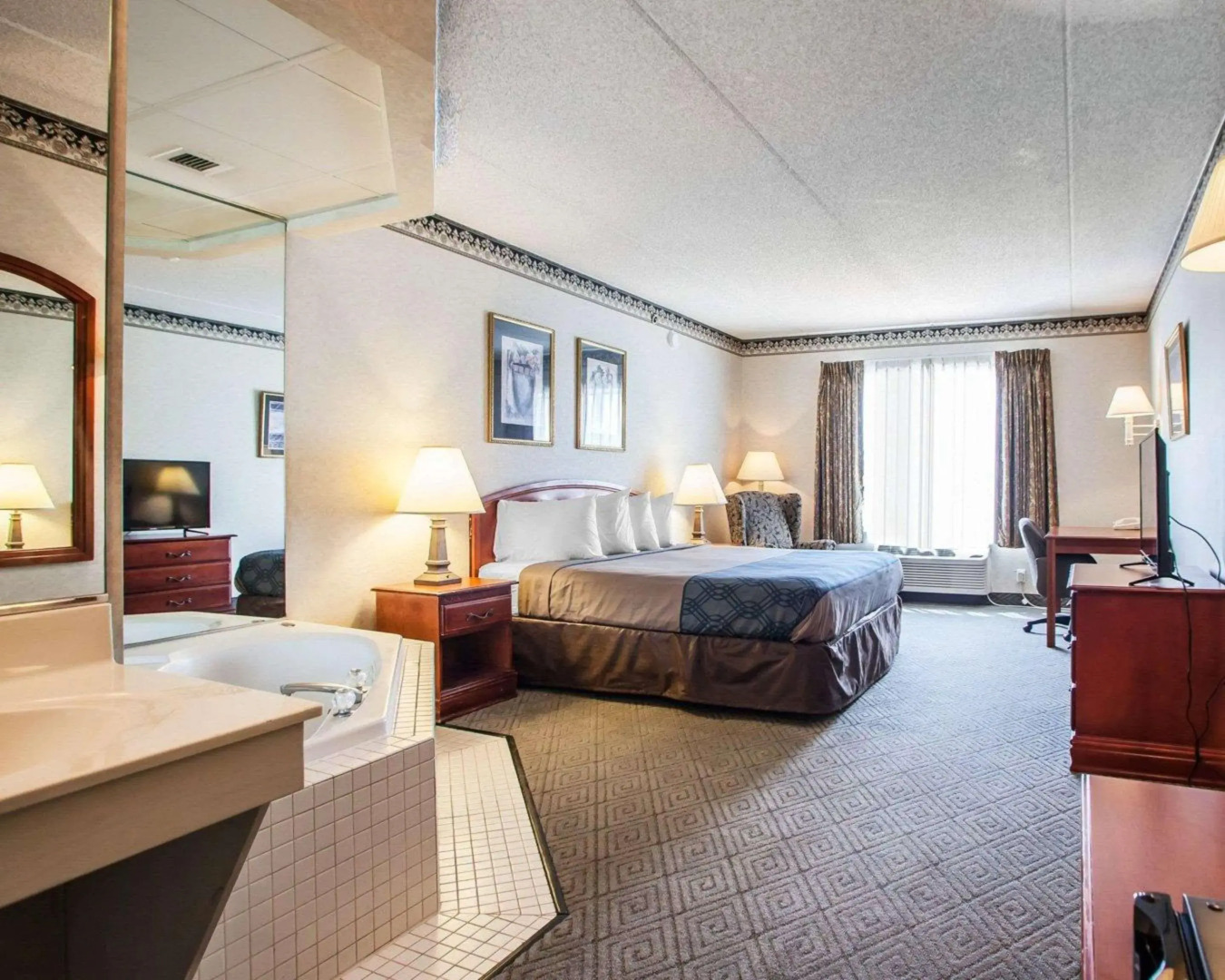 Rodeway Inn & Suites Milwaukee Airport