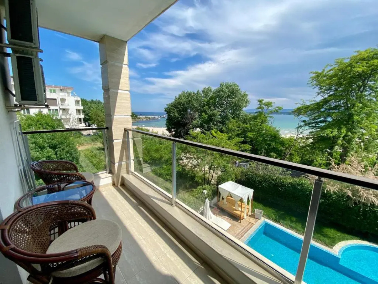 Green Paradise Deluxe Apartments