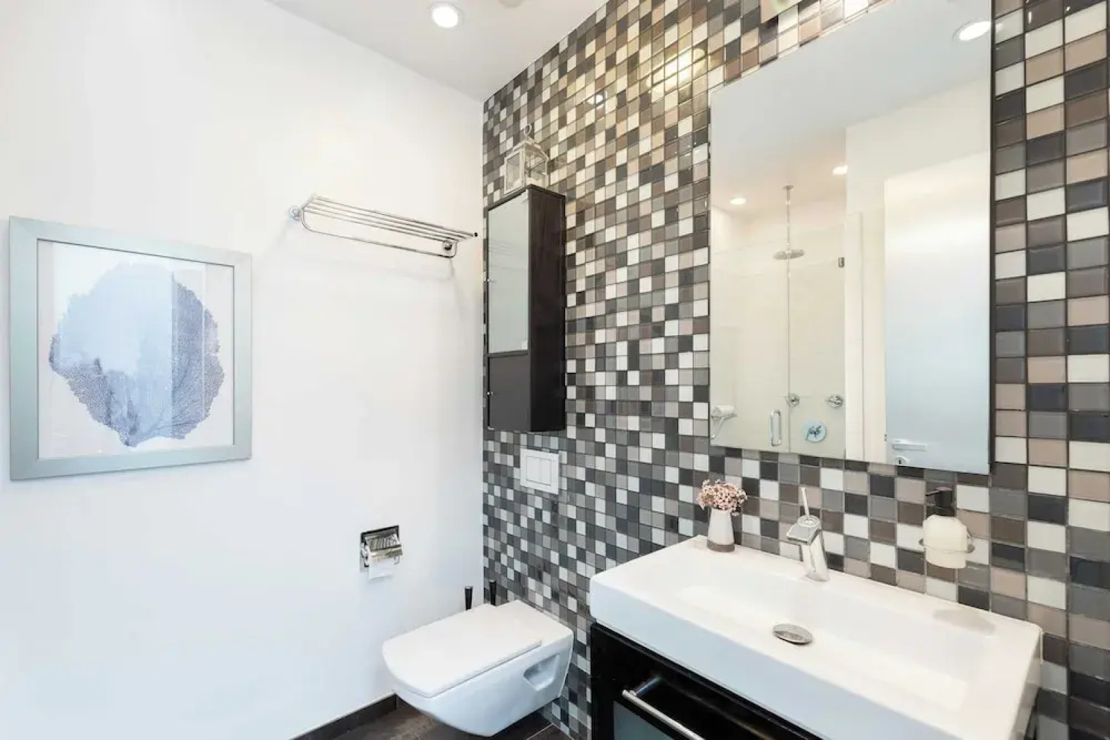 Steps to Beach+shops, Oceanview, Hot Tub+firepit Moonlight Modern by Avantstay