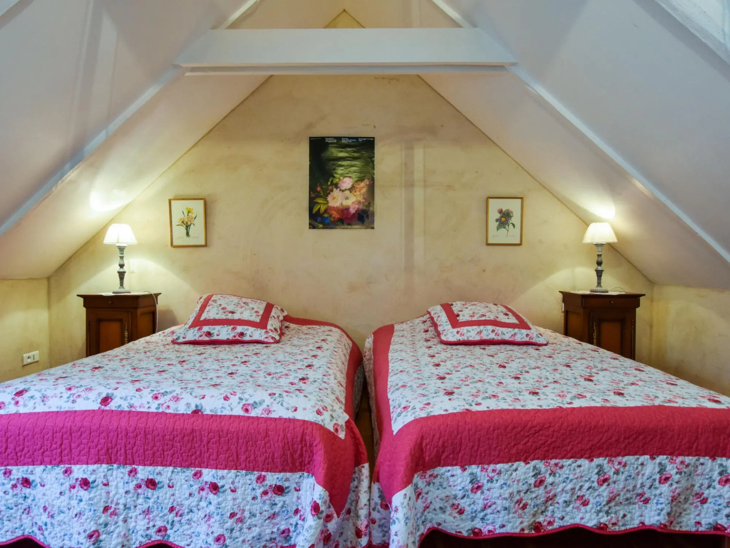 Cosy holiday home with terrace and garden near Quimperlé.
