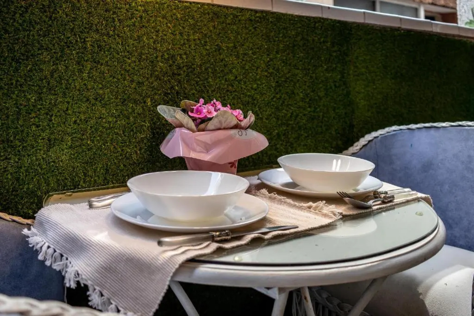 Flatguest Flat with Art