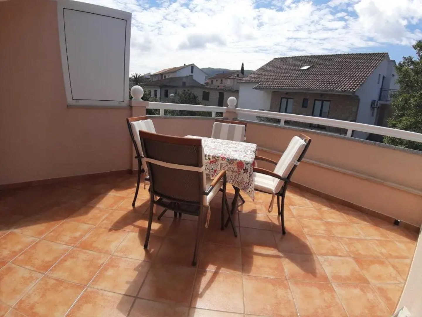 Apartments and Rooms Dobrila