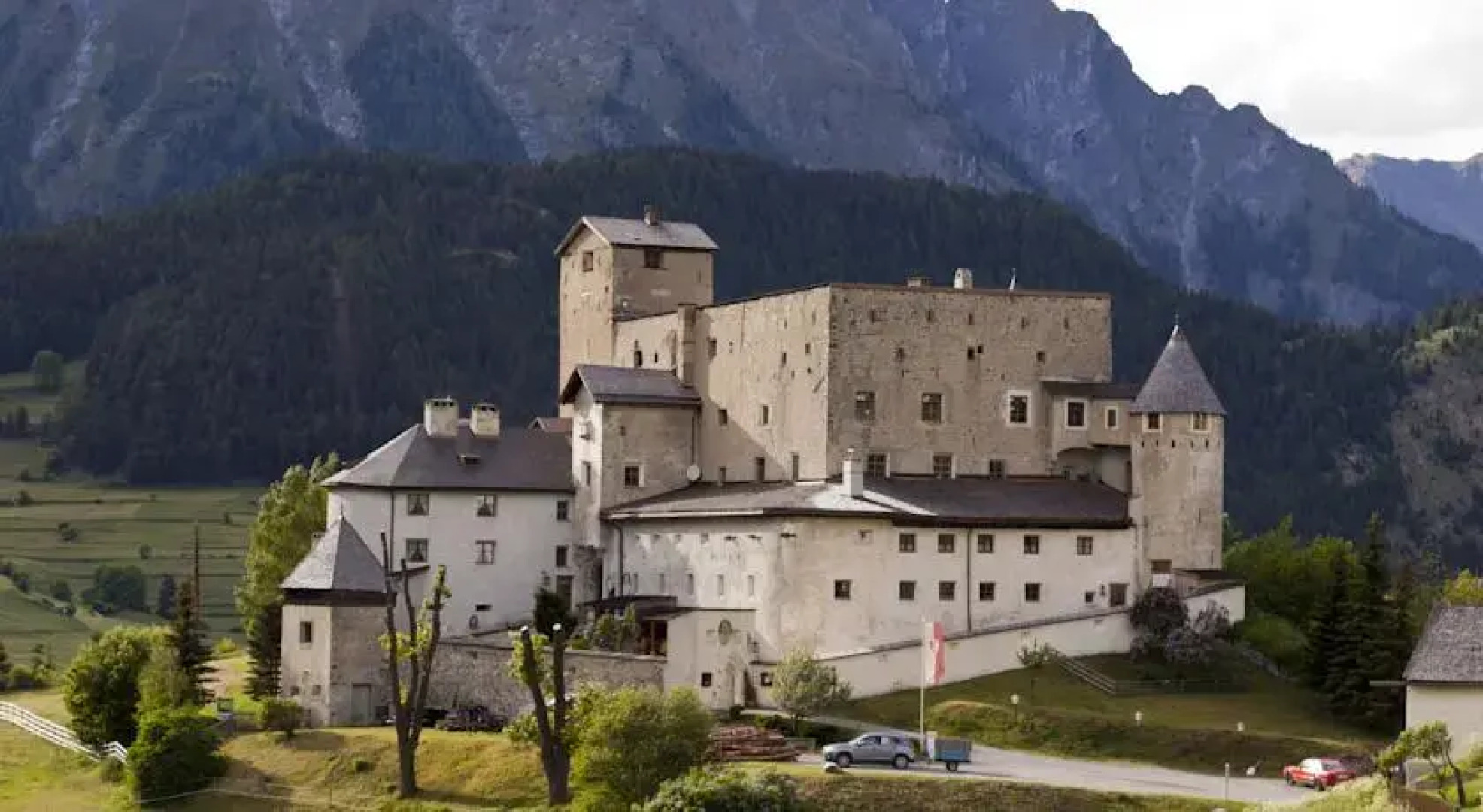 Schloss Naudersberg