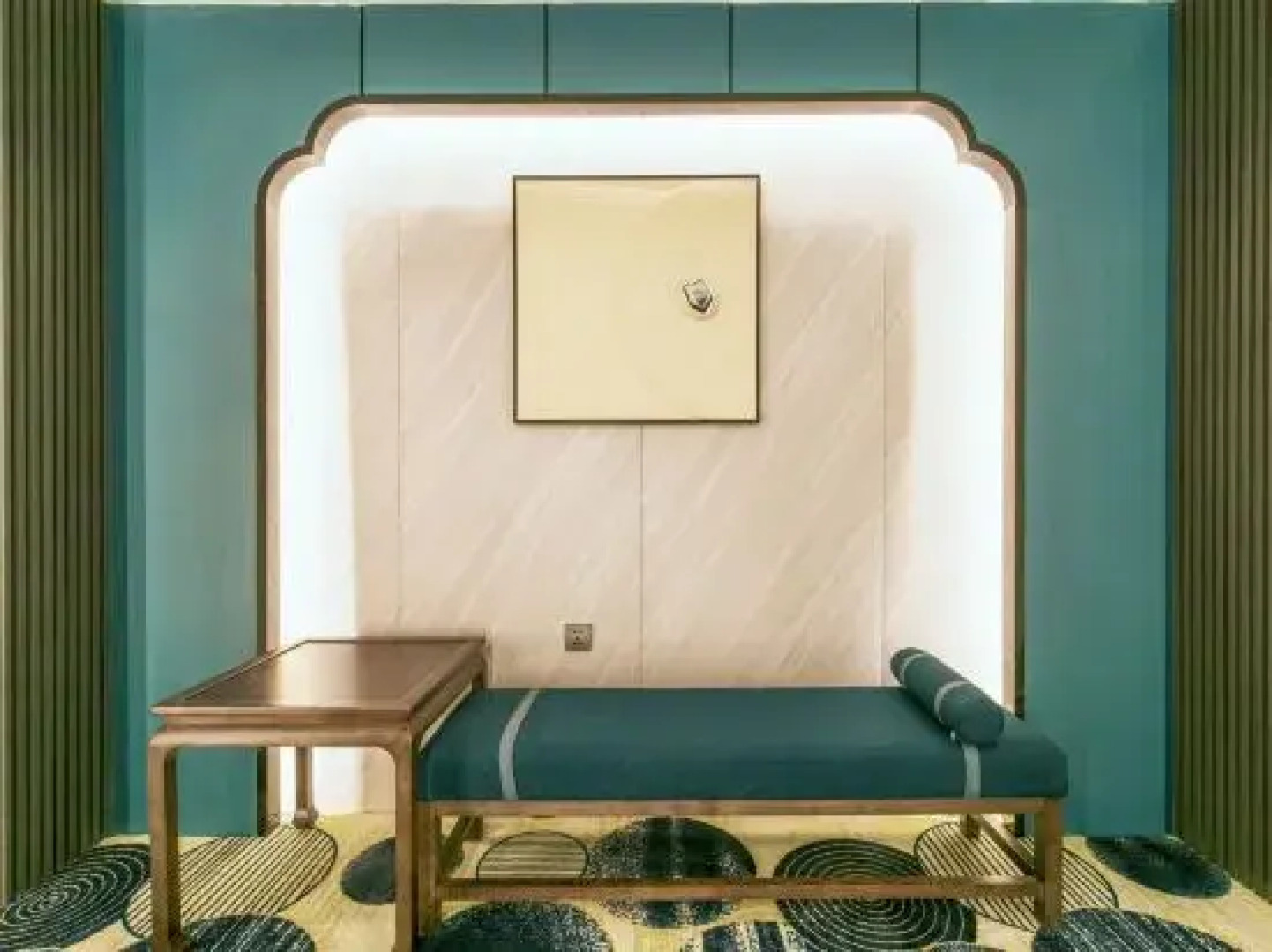 Sunshine Holiday Hotel