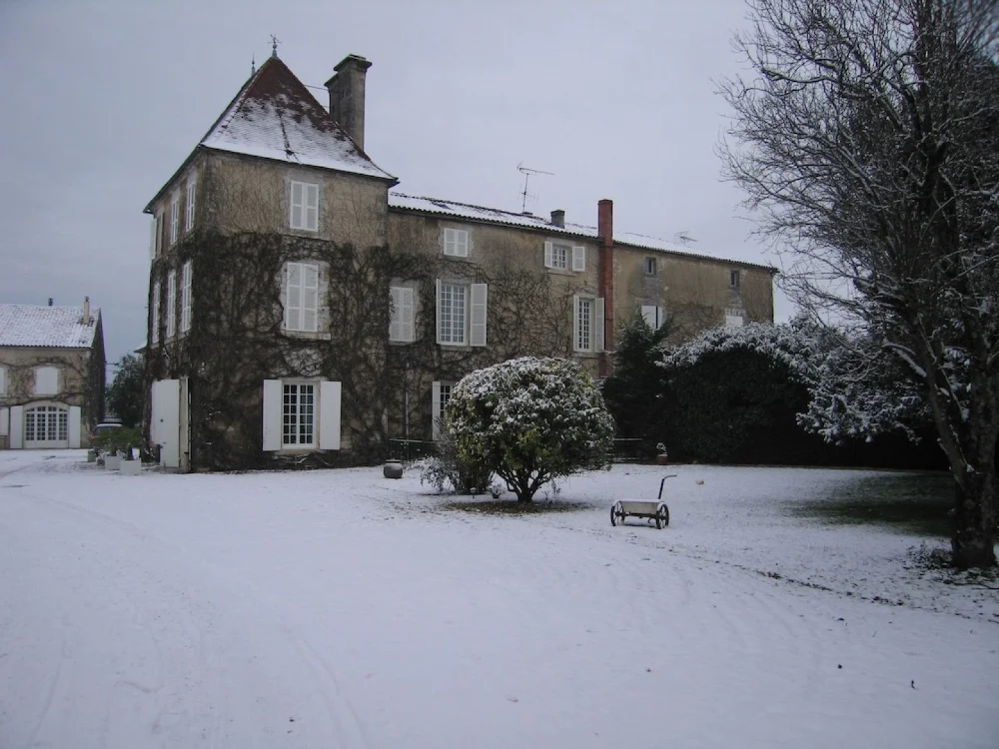 Logis de Guitres - Chambres dHotes
