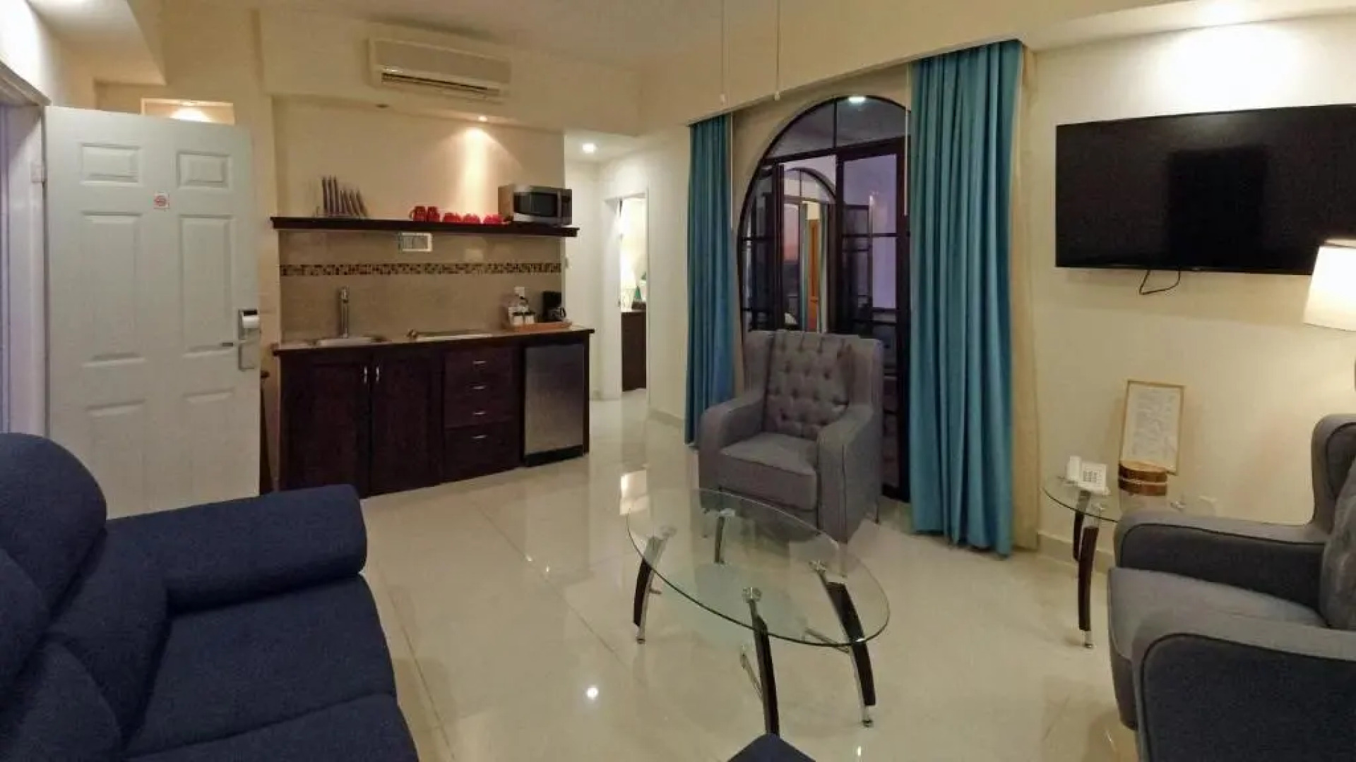 The Westmarine Waterfront Hotel