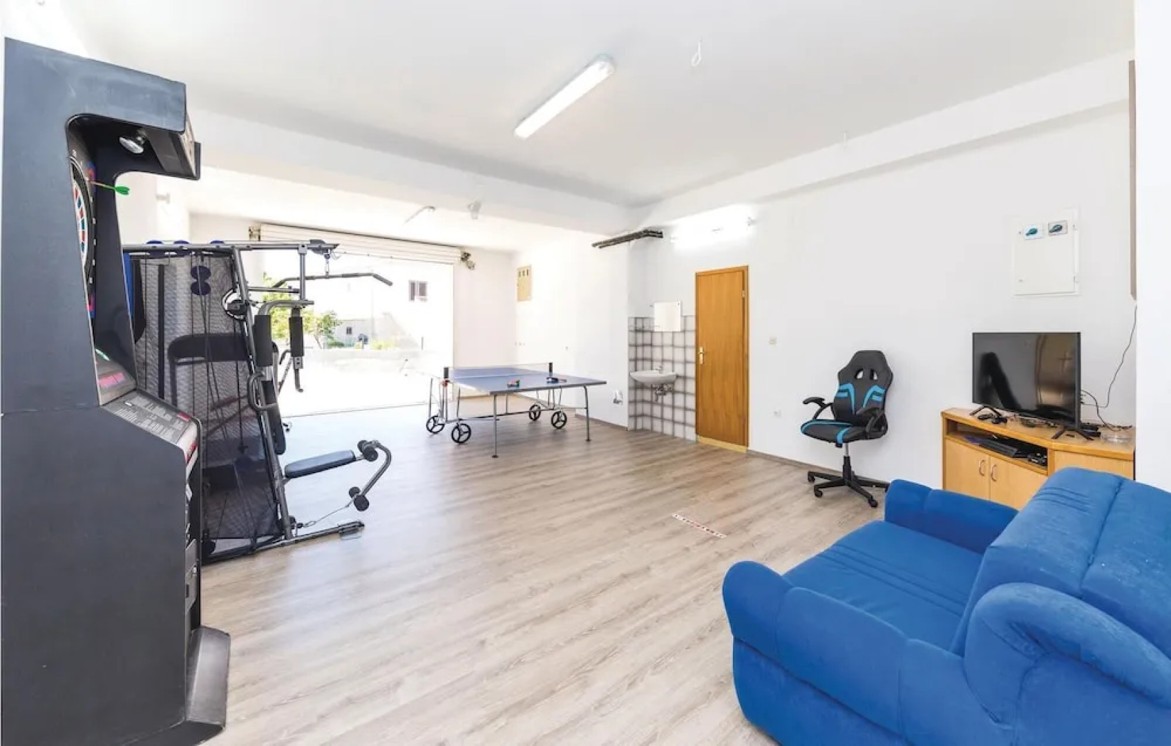 Nice Home in Kastel Kambelovac With Wifi and 4 Bedrooms