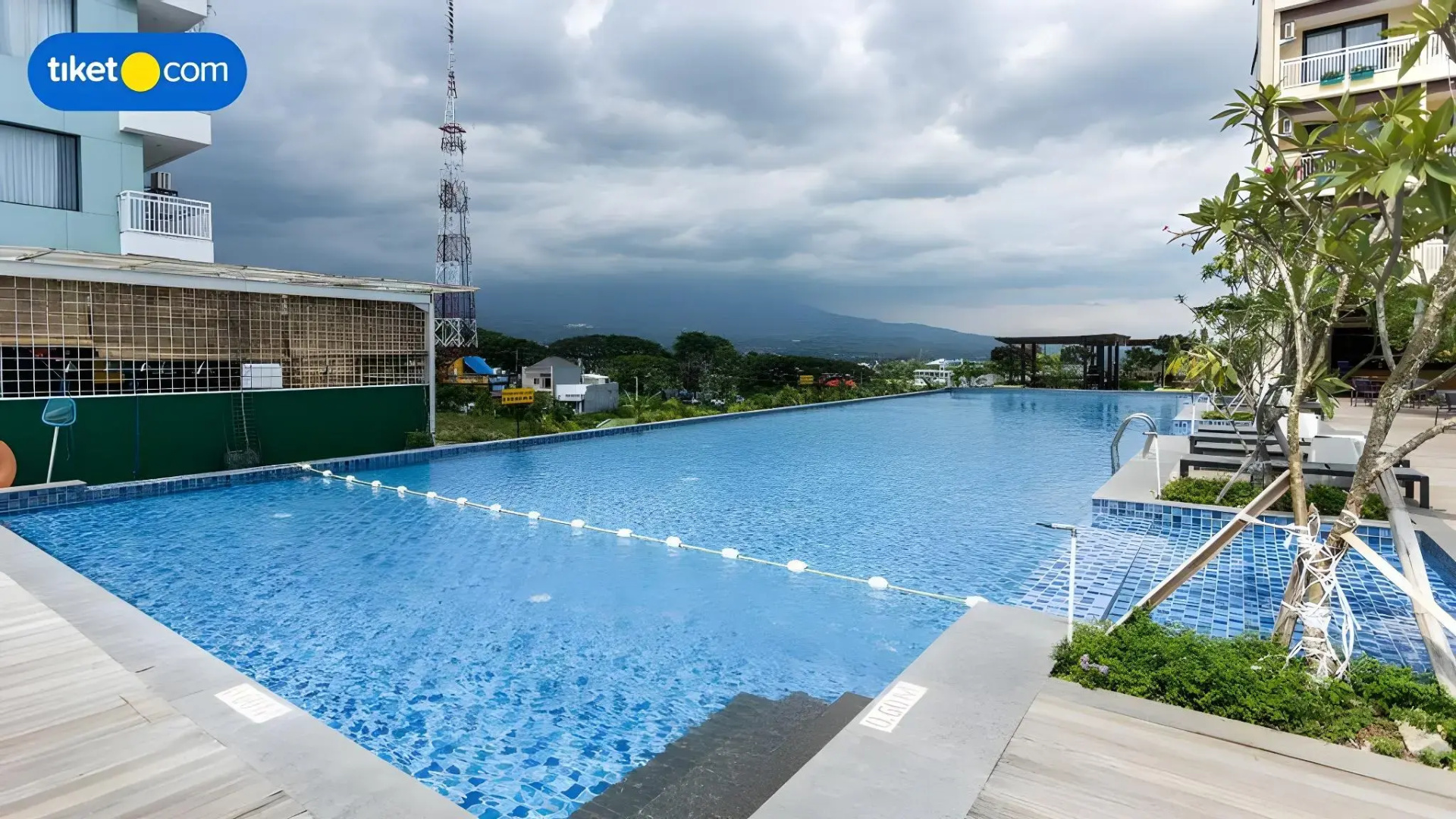 Senyum World Hotel