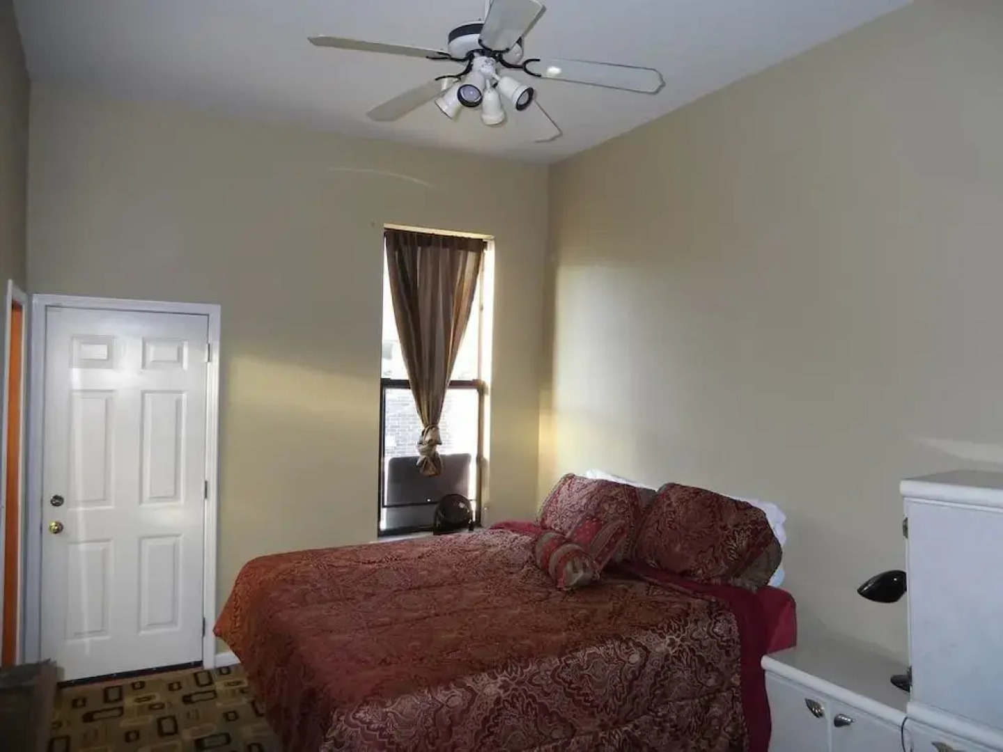 Bucktown, Urban Luxury and Convenience, Near L Train Stop at Western