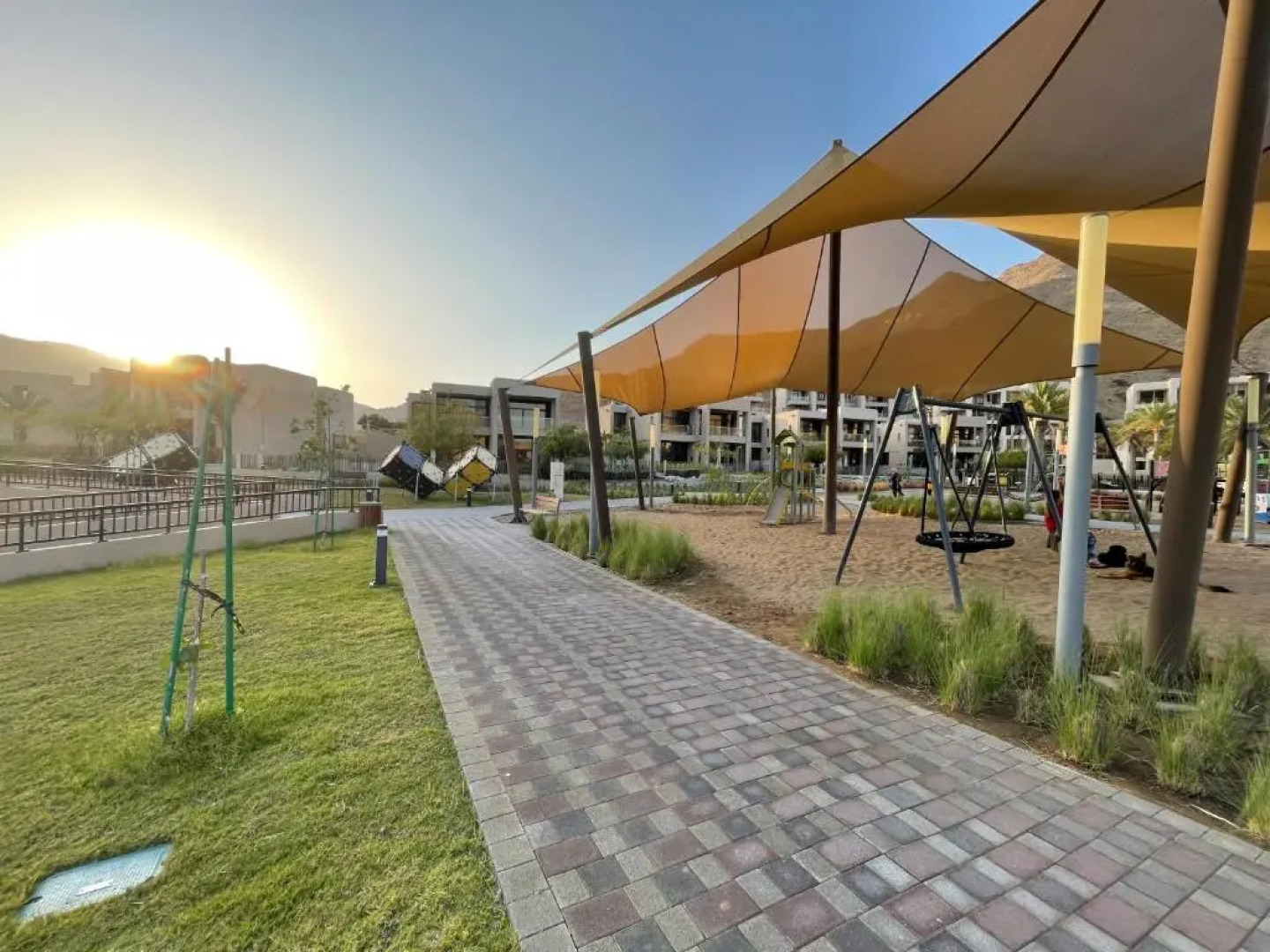 Stylish Apartment with a Jacuzzi (Park&Pool View)