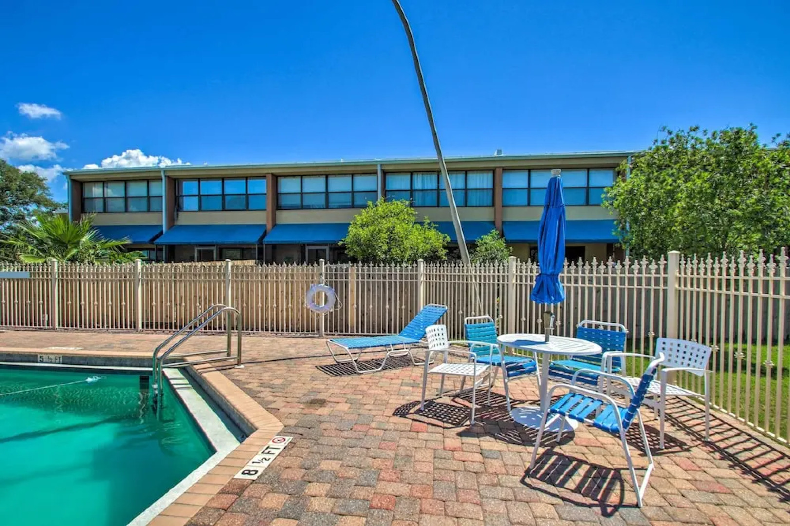 Gulf Breeze Escape w/ Patio + Community Pool!