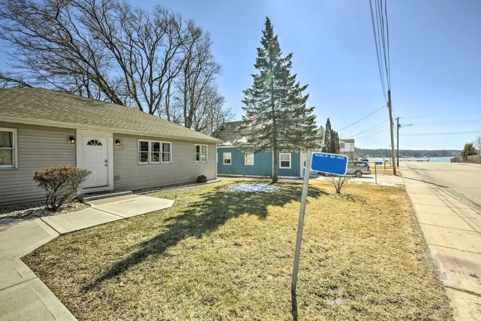 Twin Lakes Escape w/ Deck < 1 Mi to Beach!