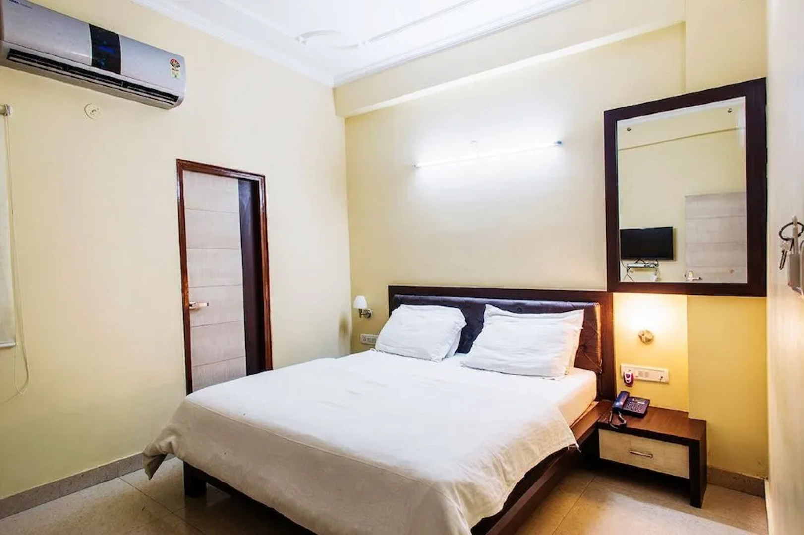 Deep Hotel & Restaurant