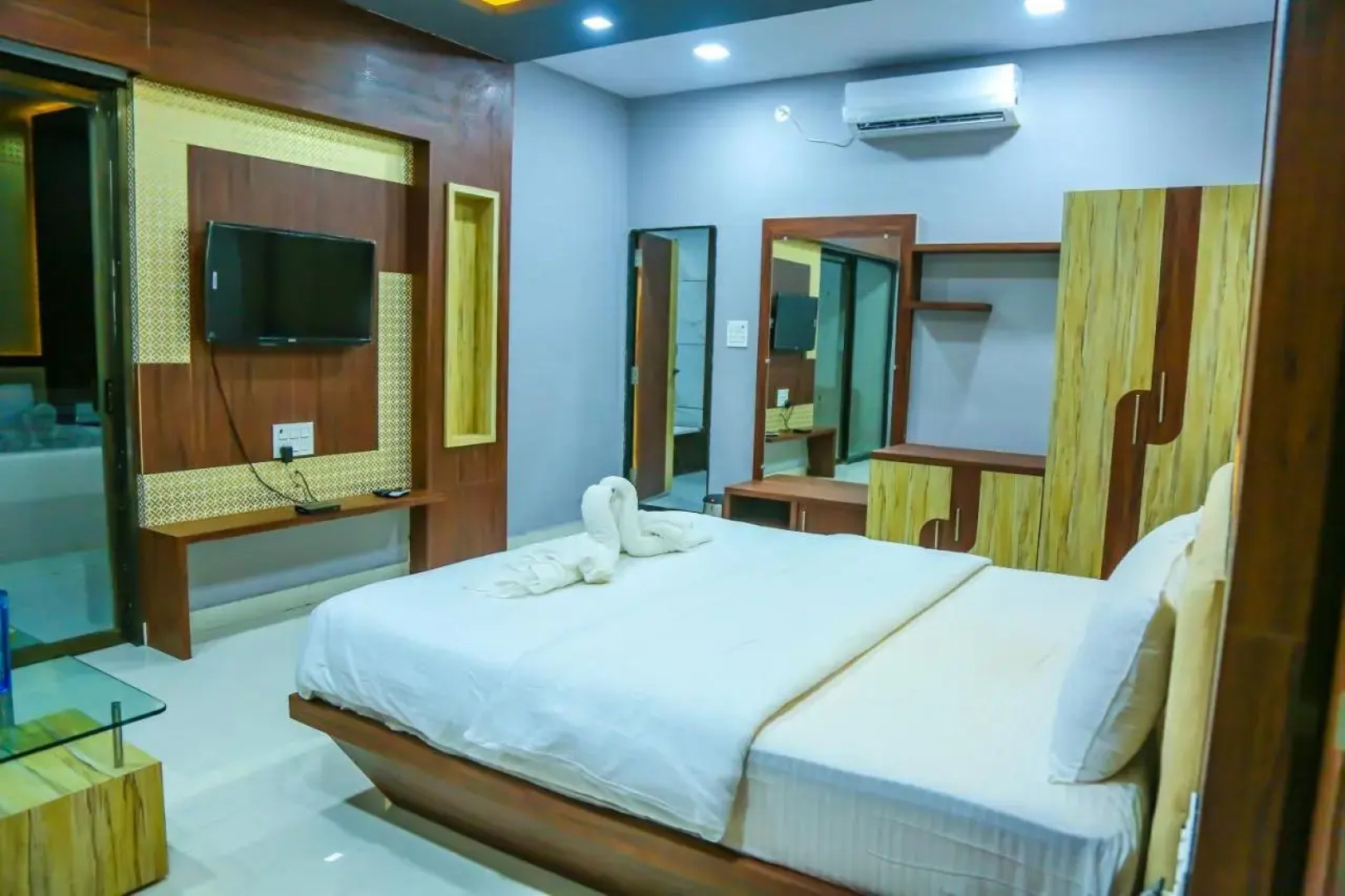 Aashirwad Hotels & Resort