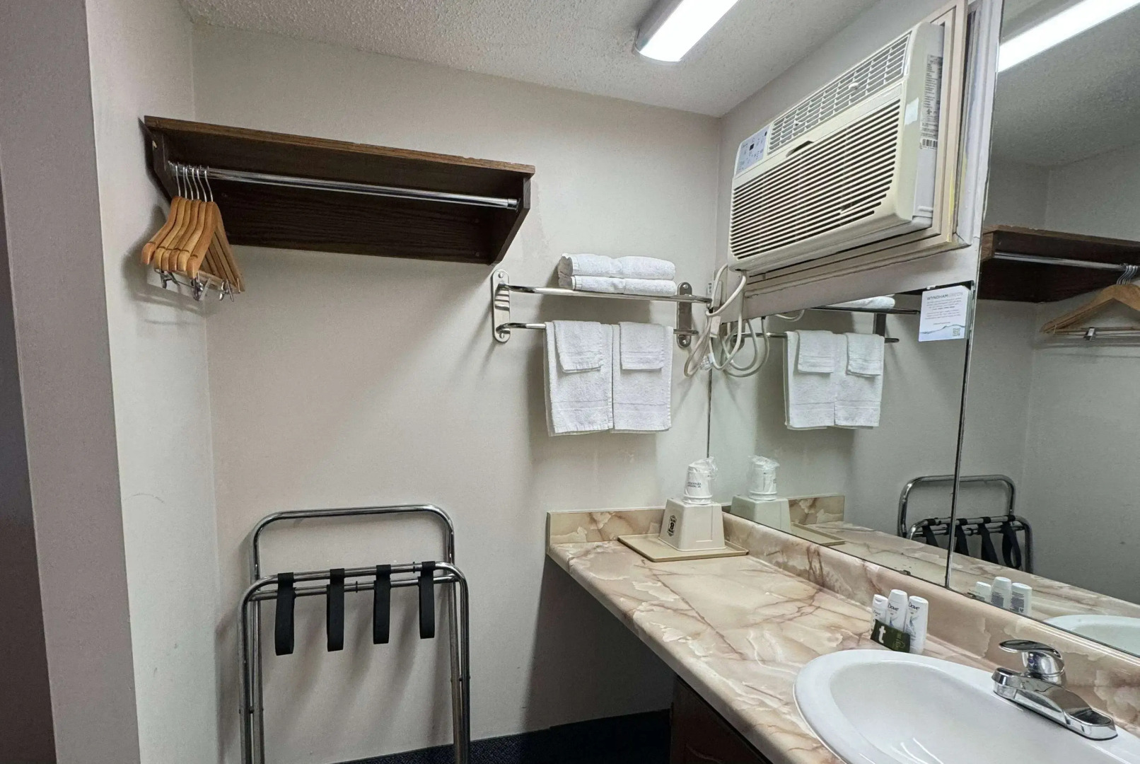 Super 8 by Wyndham Guelph