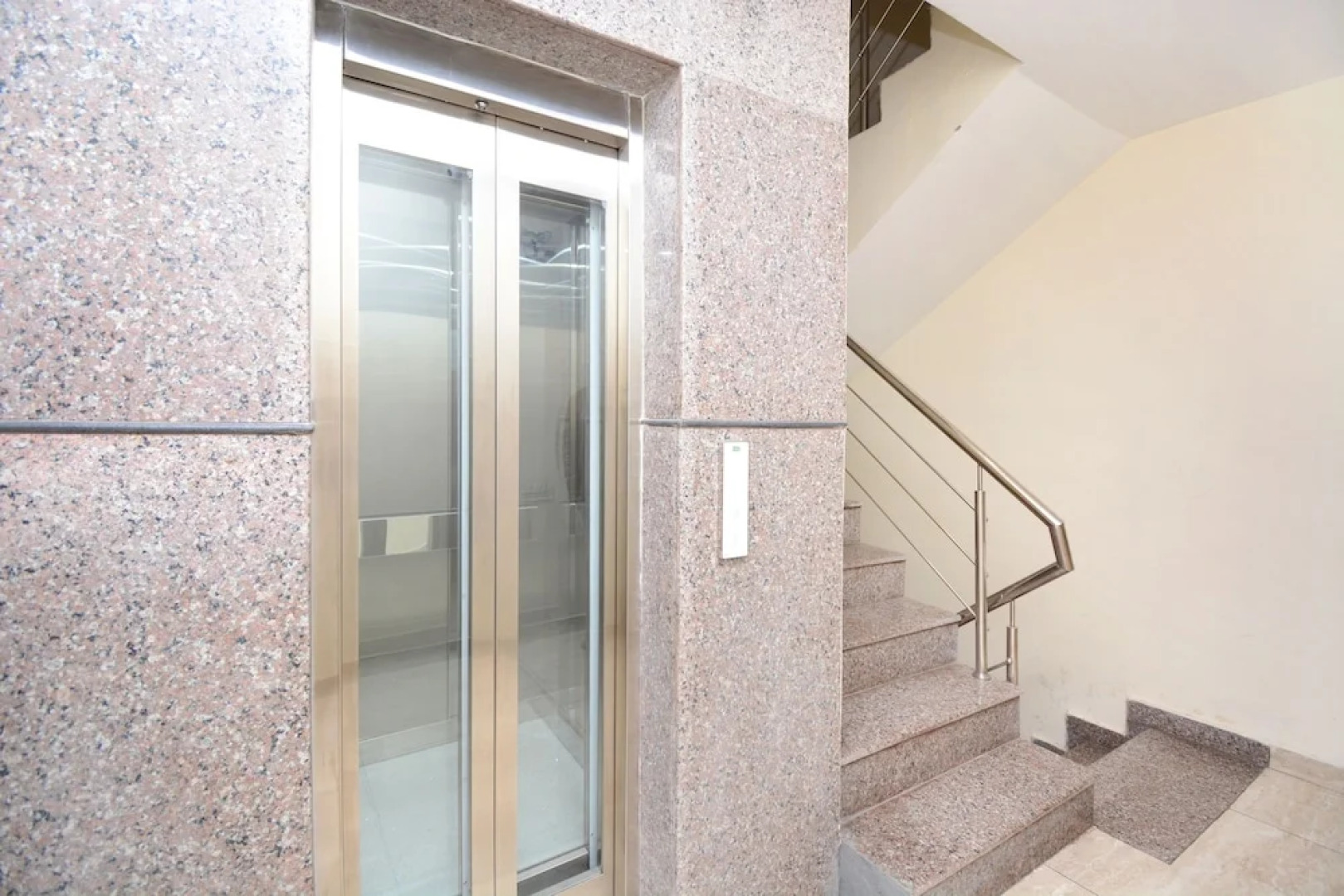 OYO 28335 Hotel Classic