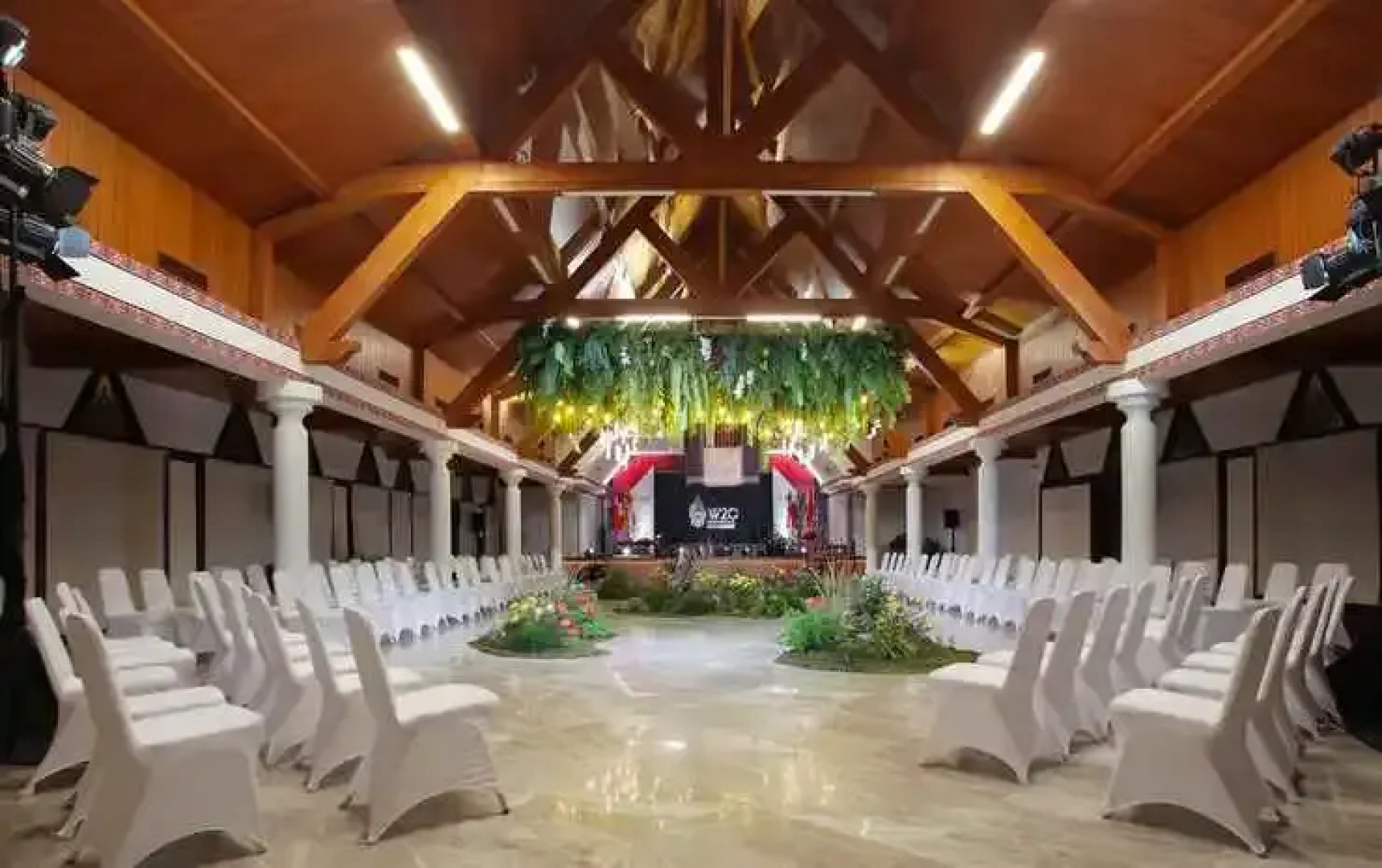 Niagara Hotel Lake Toba & Resorts