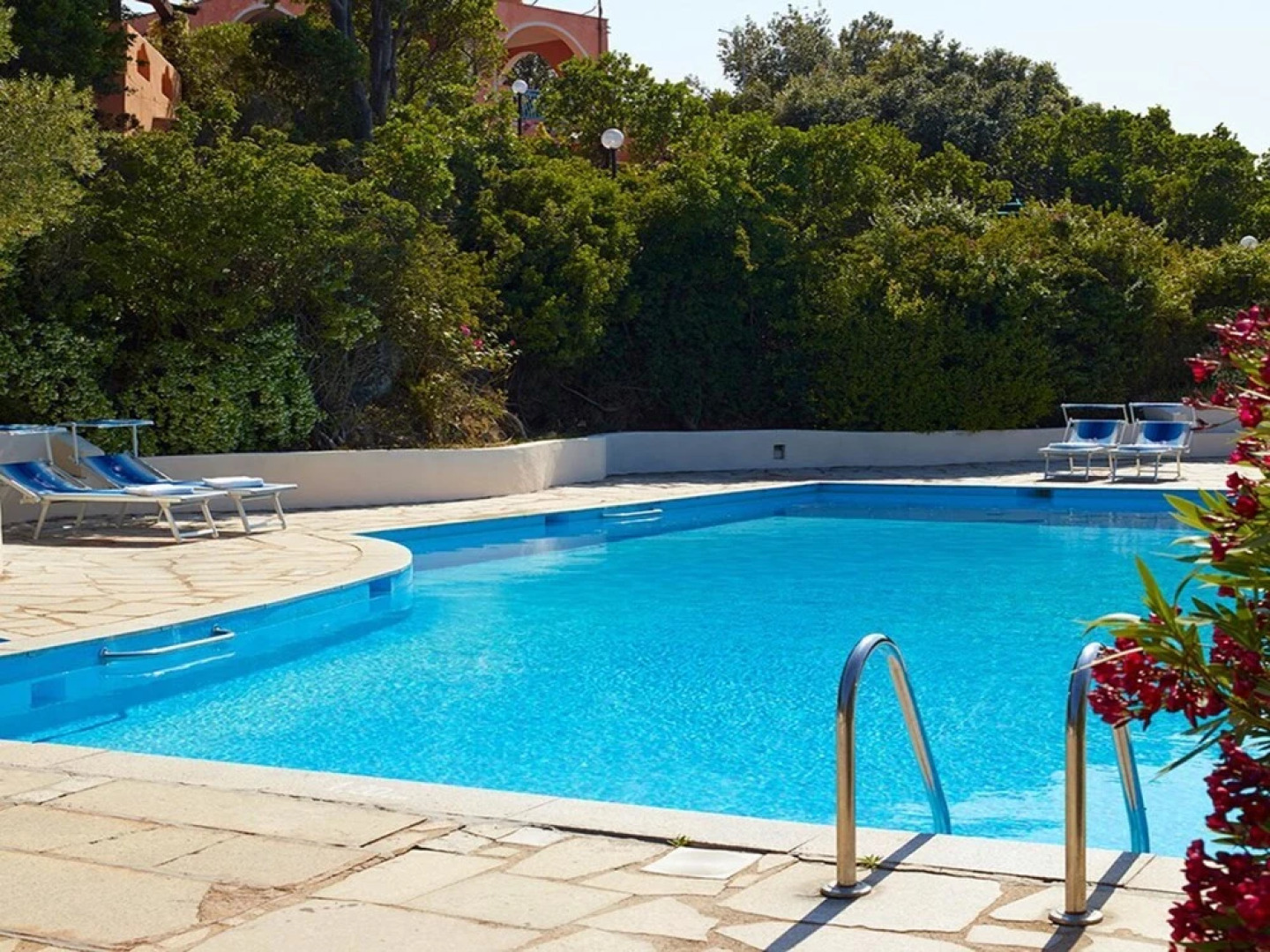 Well-kept Apartment With two Bedrooms not far From the sea