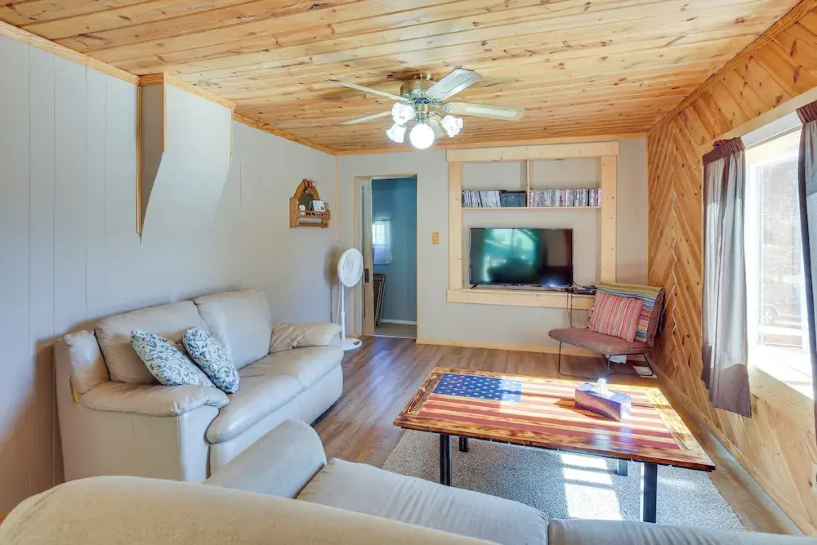 Lead Hideaway w/ Fireplace, Grill & Deck!