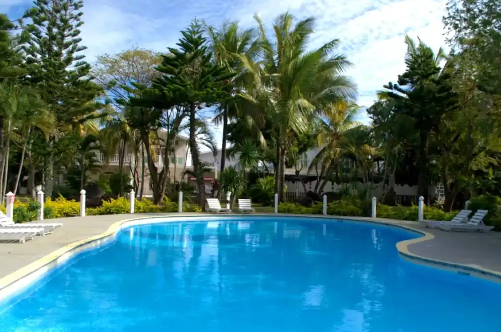 House With in Pereybere With Pool Access and Enclosed Gard