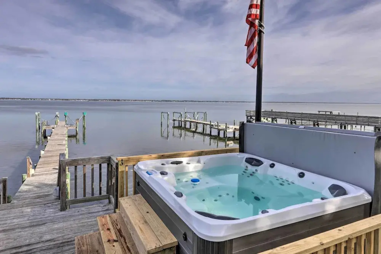 Waterfront Emerald Isle Home w/ Dock Access!