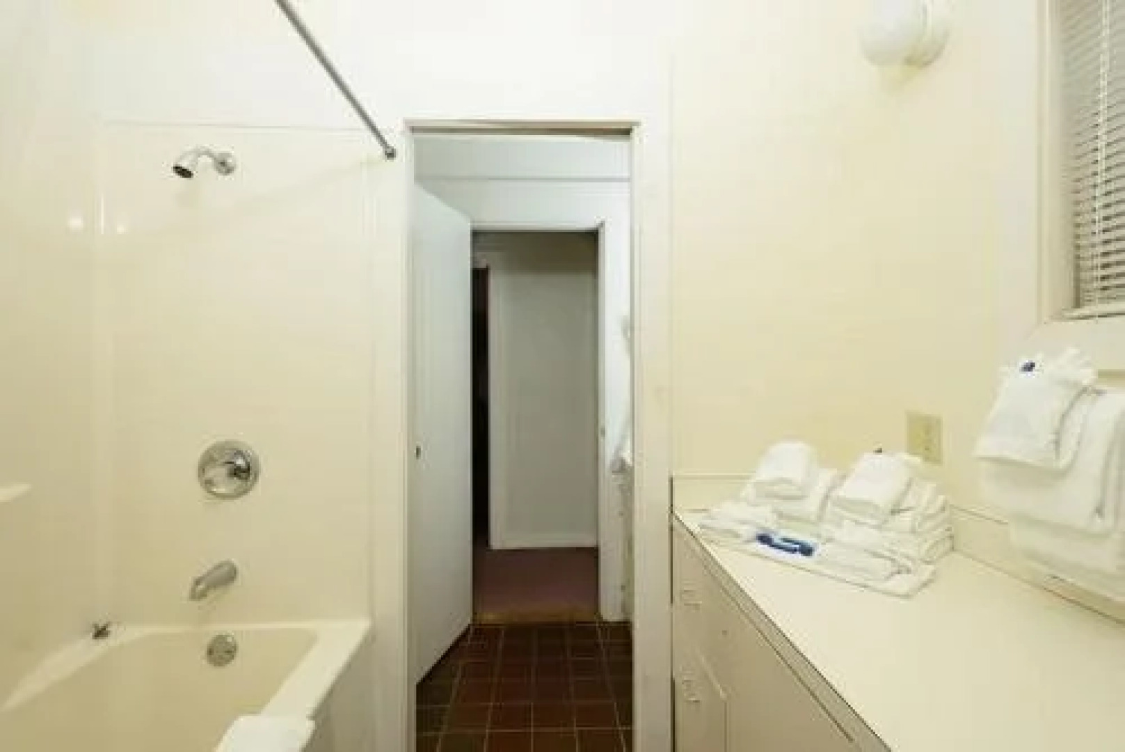 Snowy Owl Inn And Resort