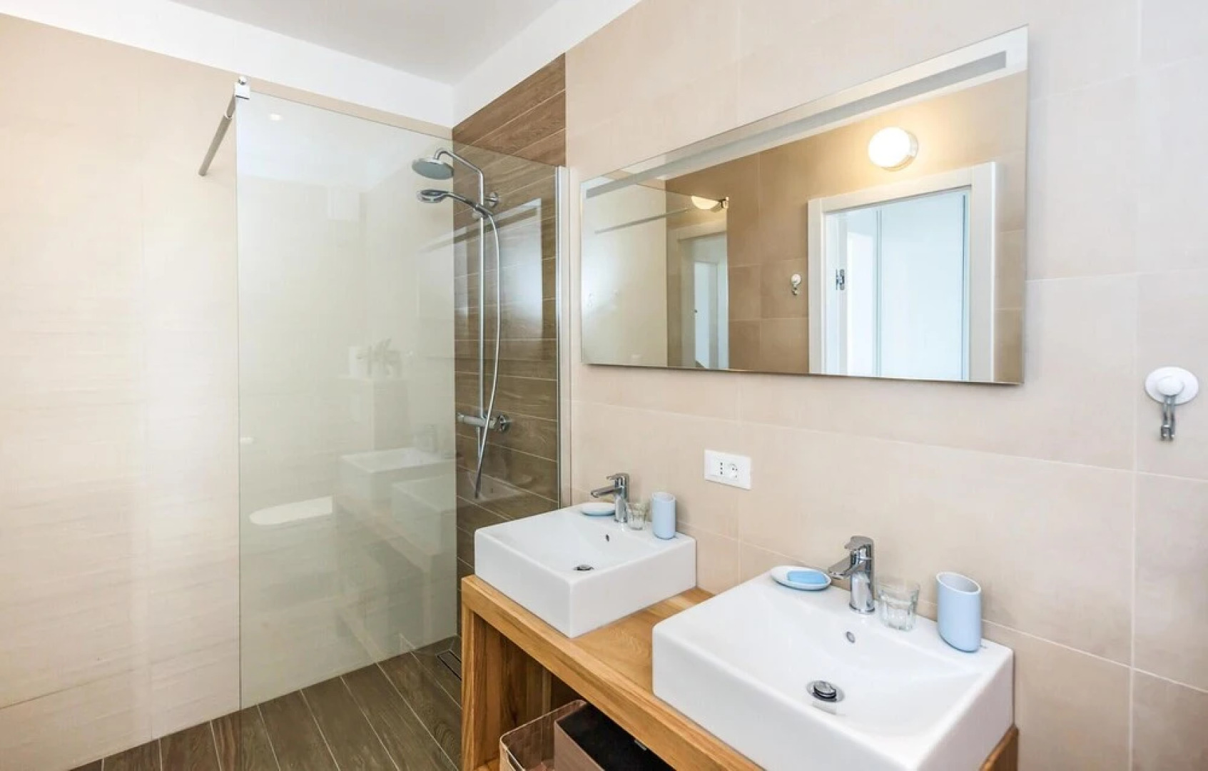 Stunning Home in Lun With Outdoor Swimming Pool, Wifi and 6 Bedrooms