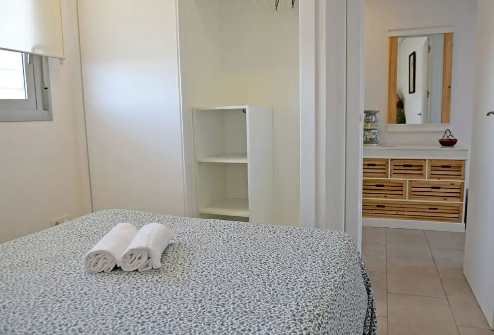 Apt with Sea View & Pool 5