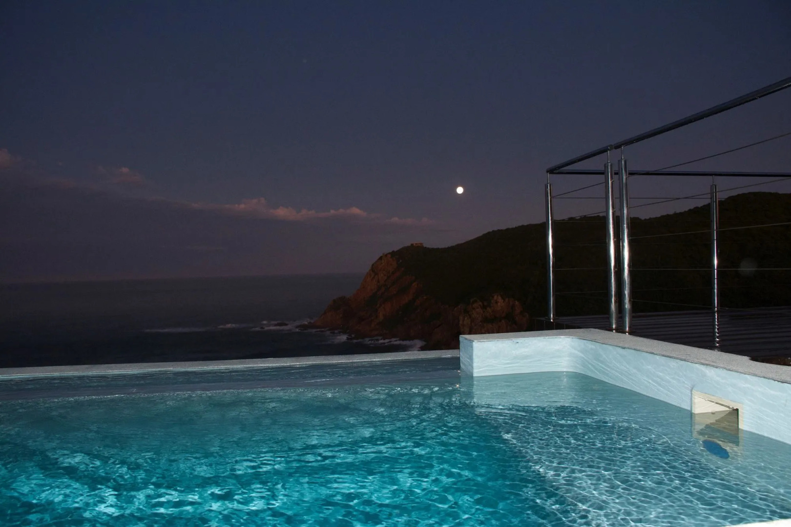 Head over Hills Luxury Retreat