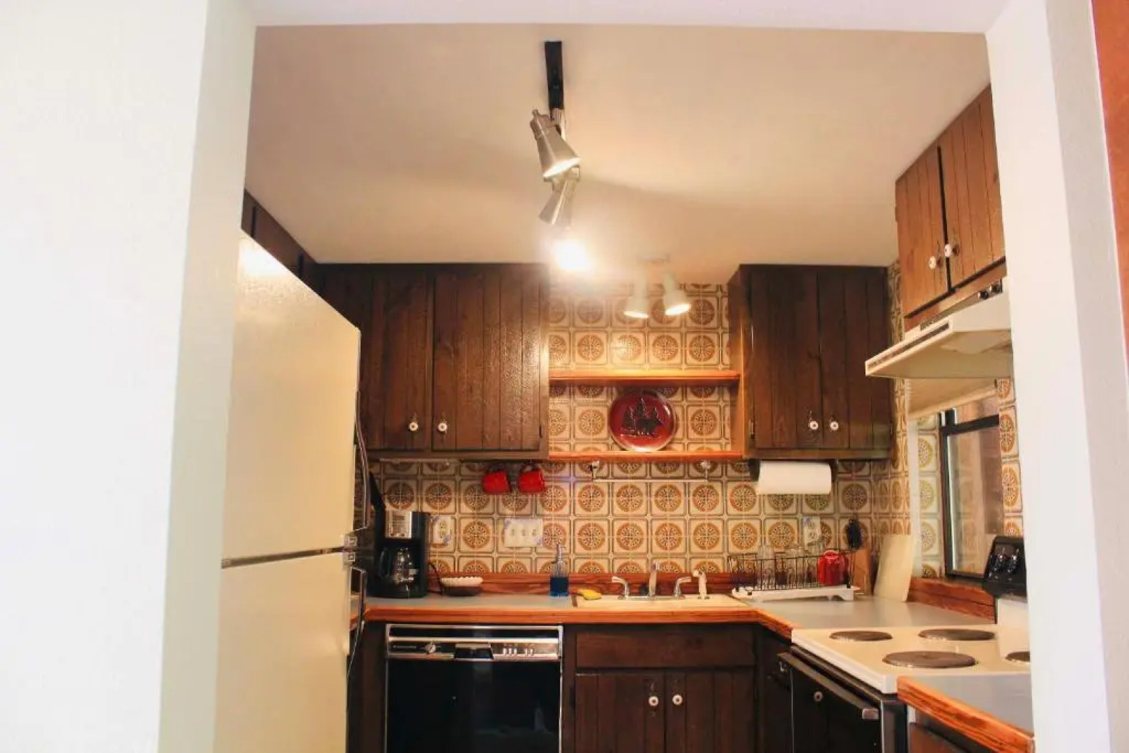 Foot of the Mountain Motel