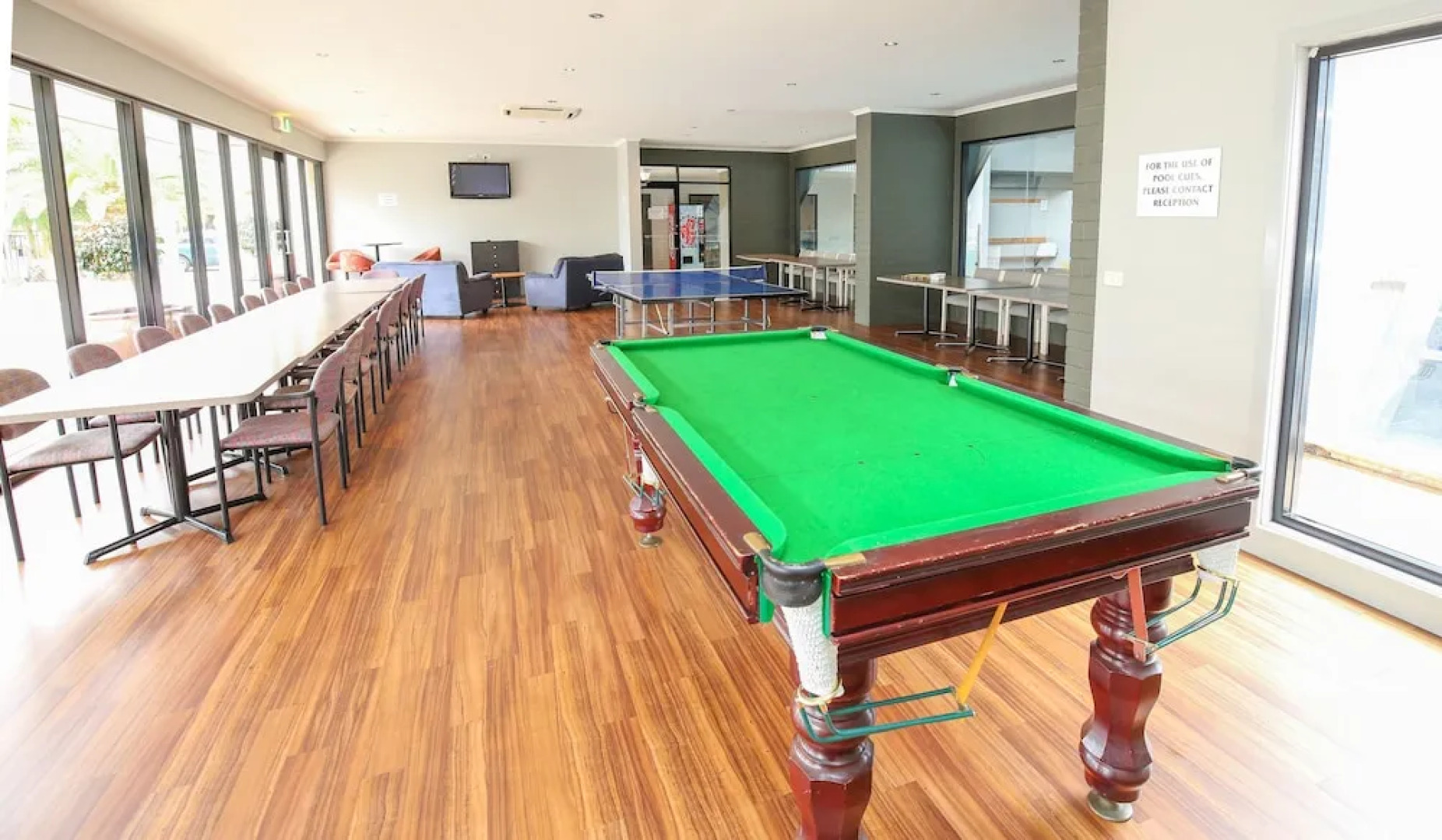 Aquarius Apartments and Cabins