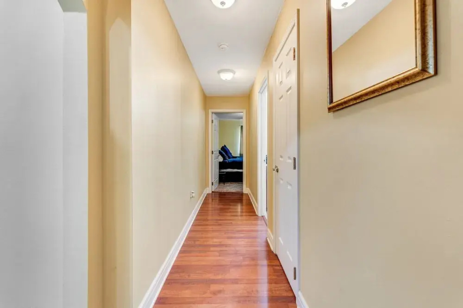 Flippin Haven: Spacious & Cozy Retreat 3 Bedroom Home by RedAwning