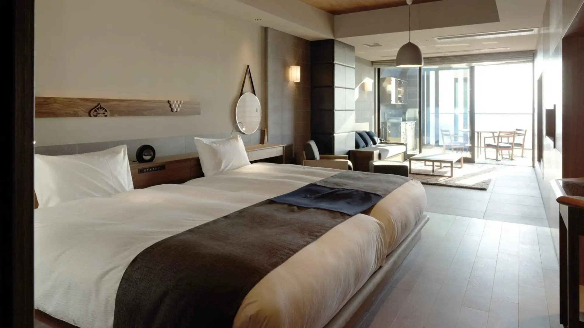 Lake Shikotsu Tsuruga Besso Ao no Za