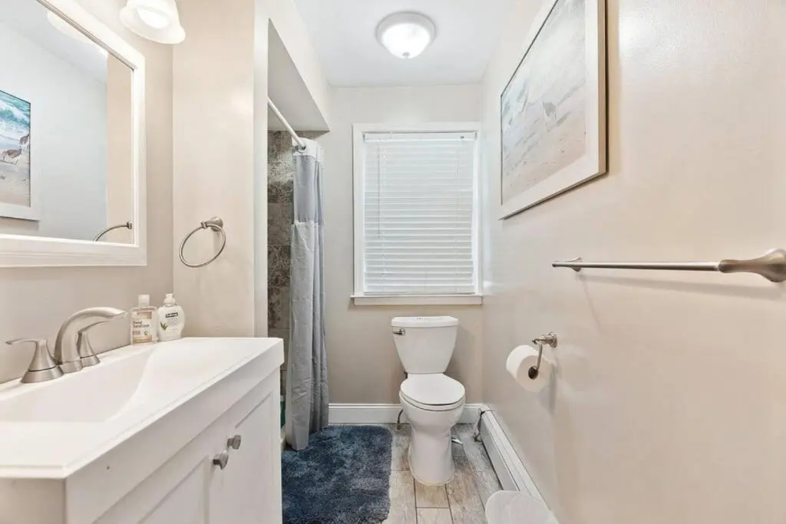 Bright Cozy 2 Blocks to the Beach Parking