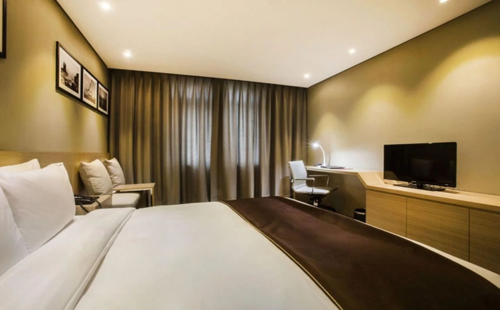 The Central Plaza Hotel