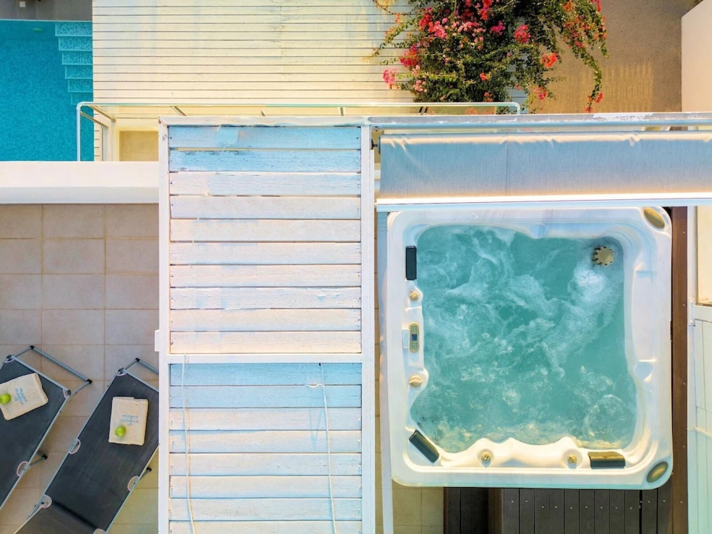 Seabreeze Villa - with Jacuzzi & heated pool