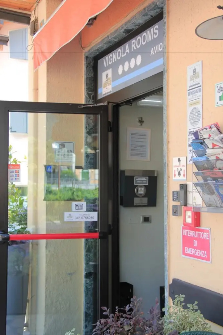 Vignola Rooms Avio