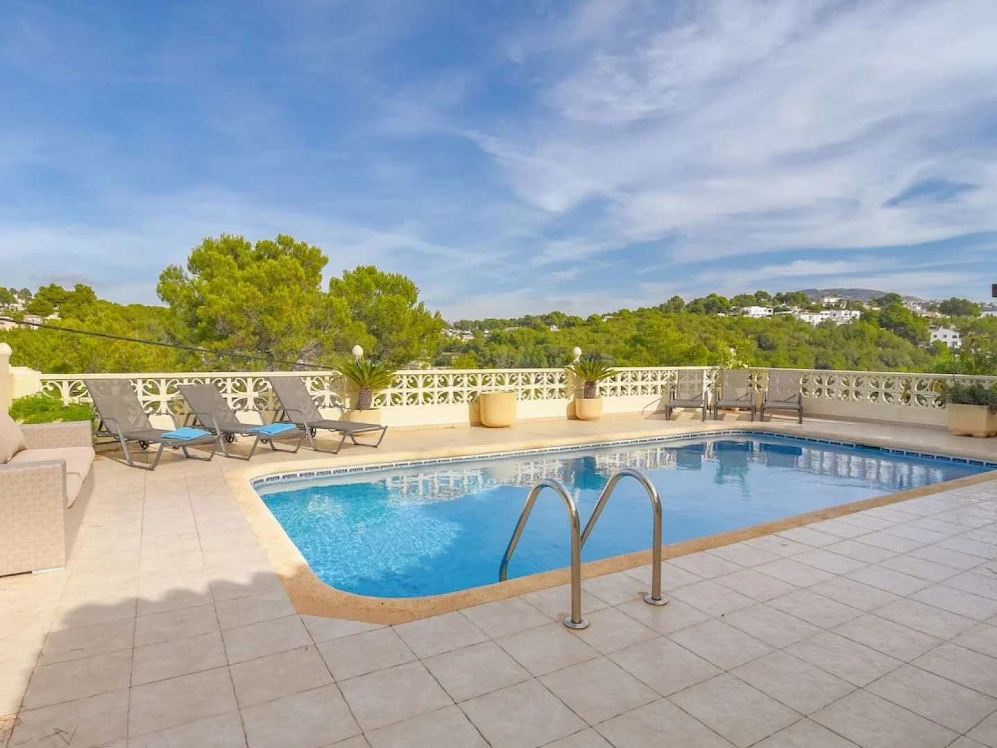 Beautiful 8-person Villa in Moraira, Near Centre, sea and Beach, Very Nicely Furnished