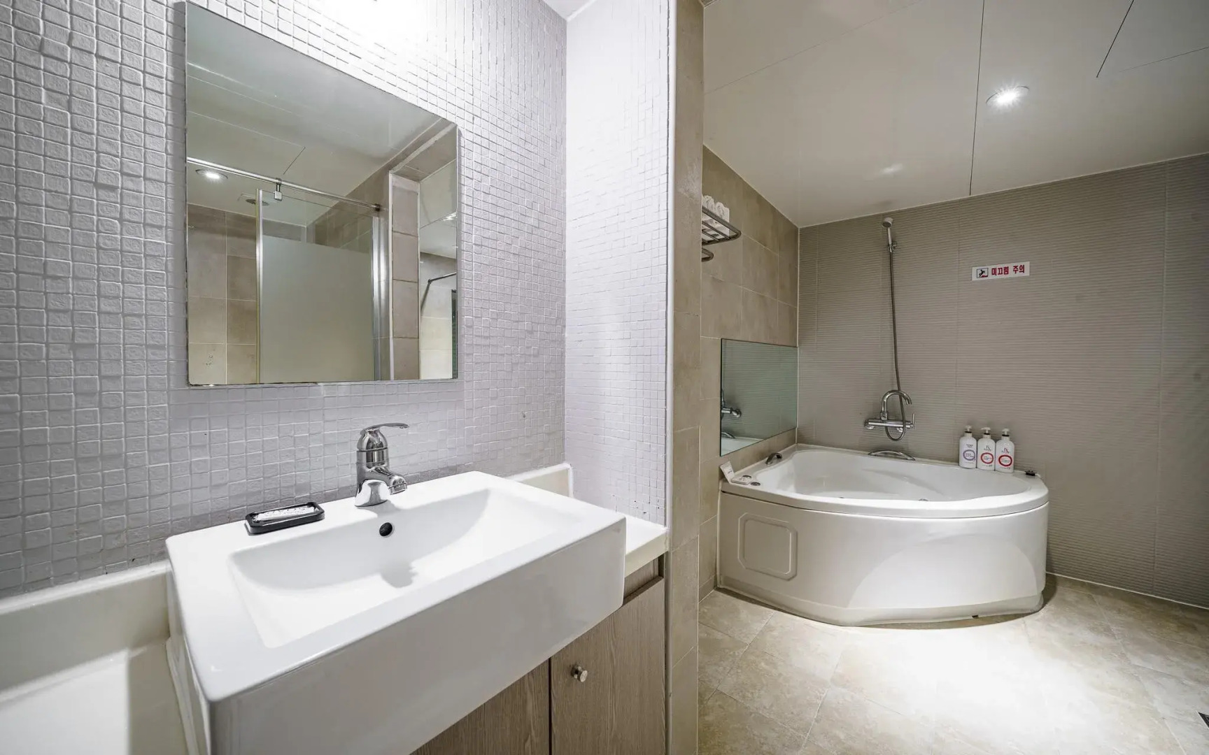 Ansan Walkers Hotel by Cozy