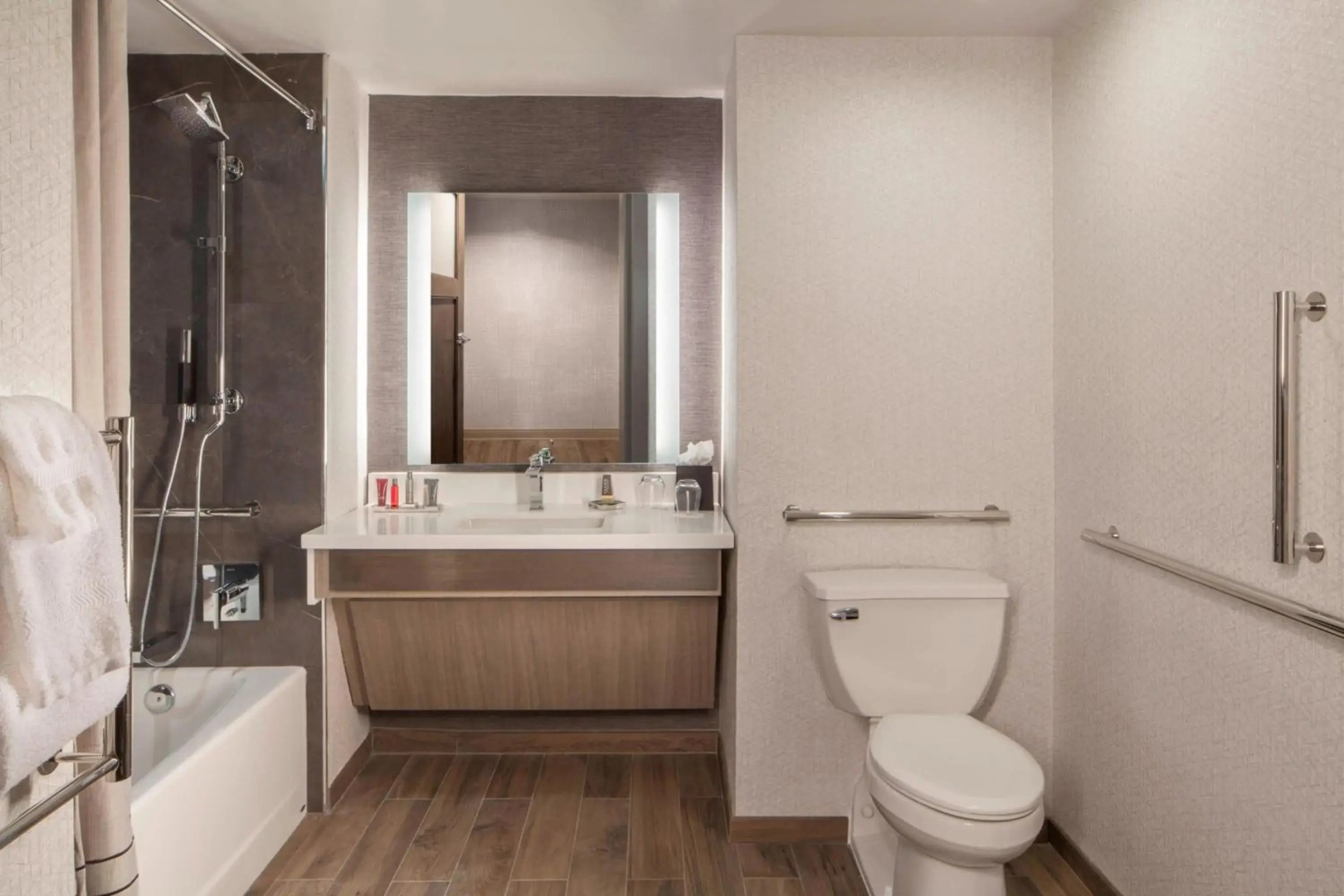 Holiday Inn Express & Suites by IHG