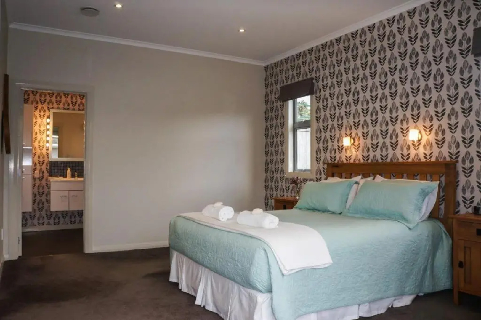 Relax On Richmond - Modern Large Beach House